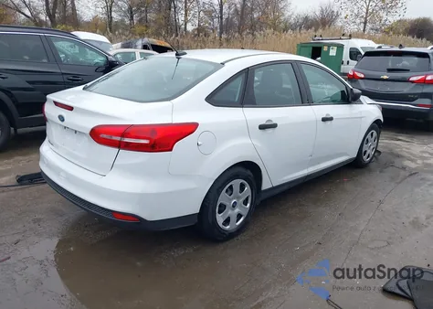 2018 Ford Focus S z USA, uszkodzony, nr VIN 1FADP3E28JL291782